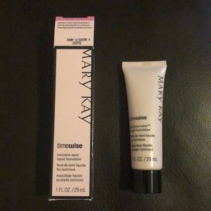 Mary Kay Luminous Wear Foundation - Ivory 6